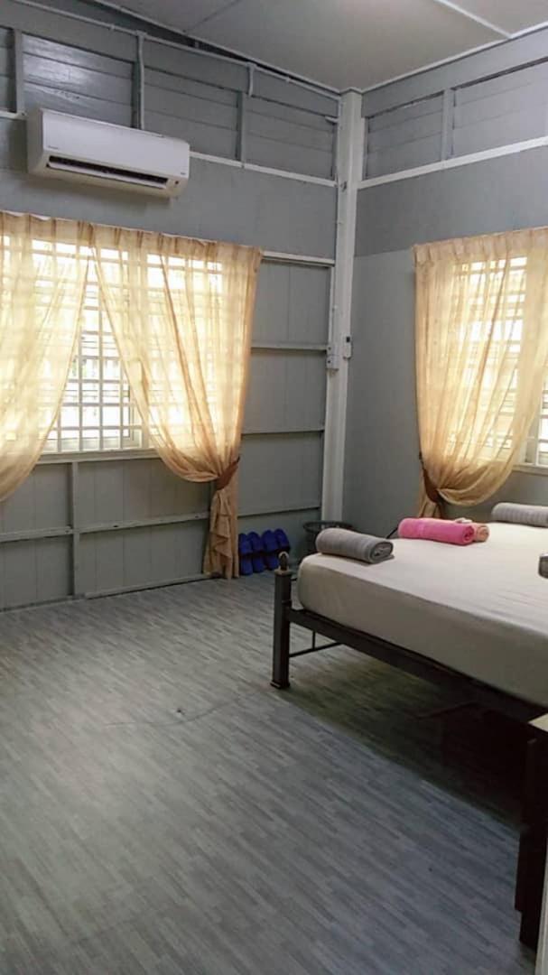 Ila Homestay Kuala Besut Jetty Buitenkant foto