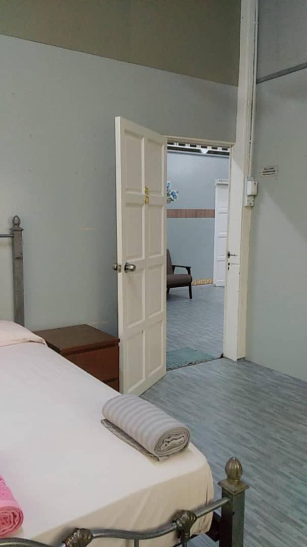 Ila Homestay Kuala Besut Jetty Buitenkant foto